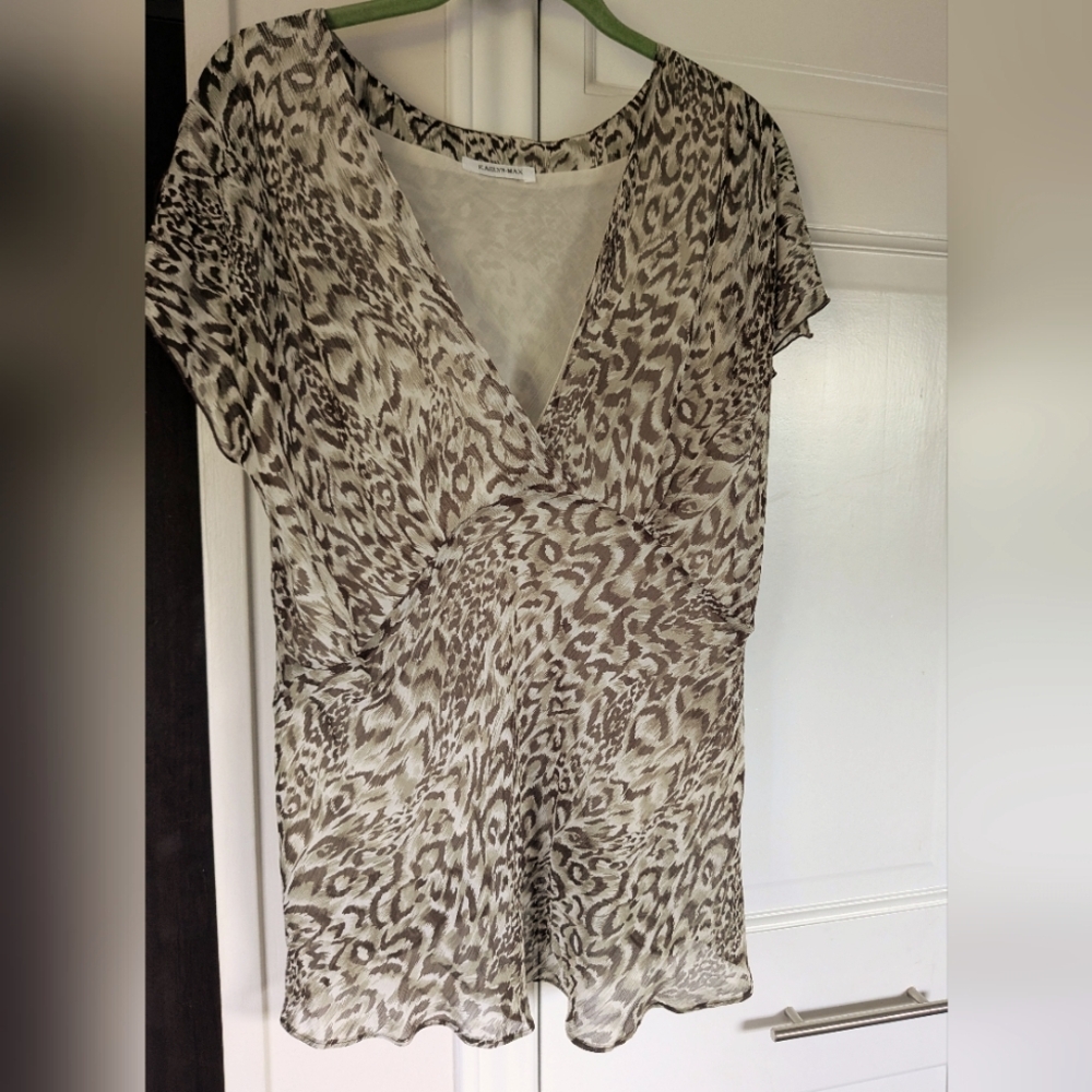 Kaelyn-Max Animal Print V-Neck Women's Top- SZ Large